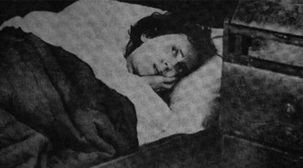 Người phụ nữ tỉnh lại sau giấc ngủ kéo dài 32 năm