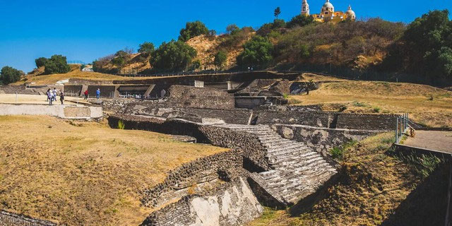 Đại kim tự tháp Cholula, Mexico.