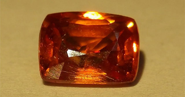 Mẫu vật duy nhất của khoáng chất hiếm nhất Trái đất