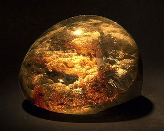 Hòn đá phù thủy của "nhà giả kim thuật" Newton