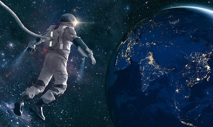 Mô phỏng phi hành gia lơ lửng ngoài vũ trụ.