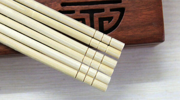 Vòng tròn khắc trên đầu đũa dùng một lần có ý nghĩa gì?