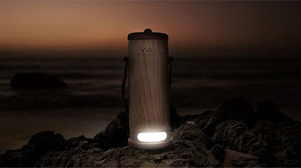 WaterLight – Đèn xách tay có thể sạc bằng nước muối hoặc nước tiểu