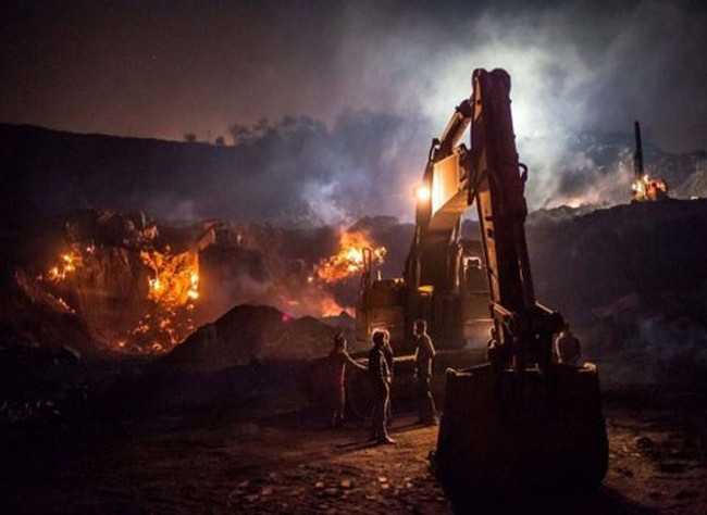 Những ngọn lửa ở cánh đồng than Jharia, Ấn Độ