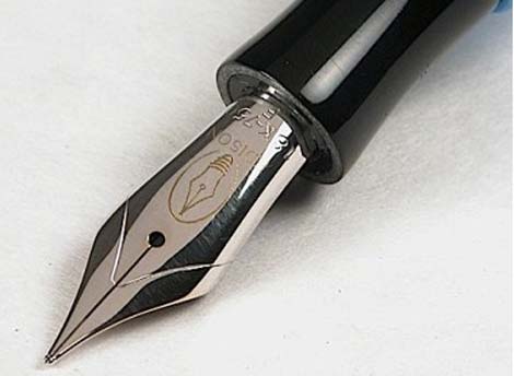 Chiếc bút máy có ngòi làm từ Rodi của công ty Edison Pen Co thể hiện đẳng cấp của người sử hữu. Chiếc bút máy có ngòi làm từ Rodi của công ty Edison Pen Co thể hiện đẳng cấp của người sử hữu.