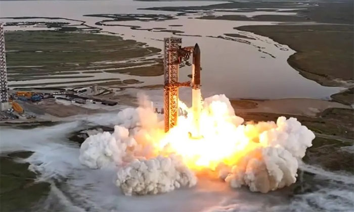 phong-ten-lua-starship-1
