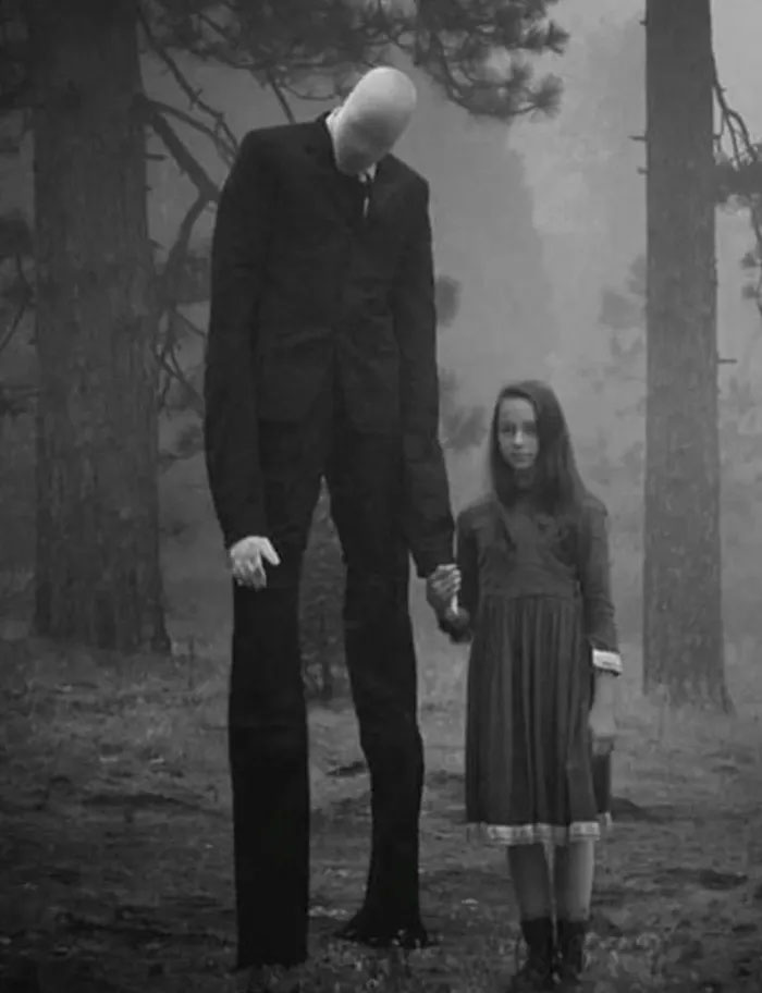 slender-man Slender Man, một nhân vật của trí tưởng tượng nhưng gieo rắc nỗi khiếp sợ cho nhiều người.