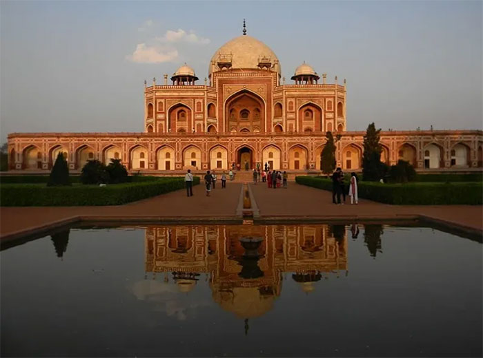 taj-mahal Đài phun nước và hồ bơi là một phần quan trọng của kiến trúc Mughal, làm mát không khí