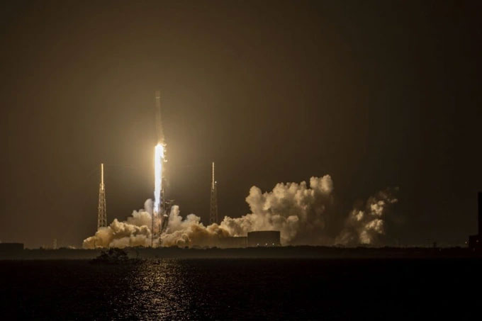 ten-lua-falcon-9 Tên lửa Falcon 9 của SpaceX mang theo tàu đổ bộ Hakuto-R rời khỏi Trái đất