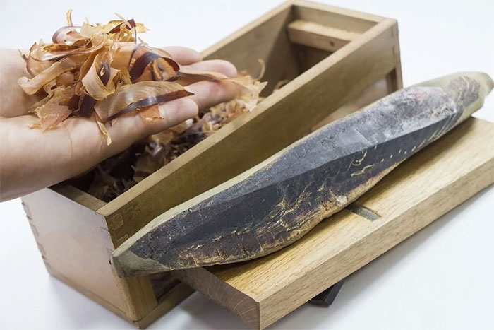 katsuobushi-1-1 Katsuobushi được chế biến một cách kỳ công