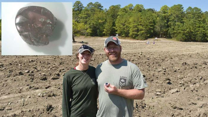 kim-cuong-nau-1 Đôi vợ chồng Jessica và Seth Erickson và viên kim cương nâu 1,90 carat.