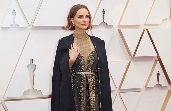 Nữ diễn viên Natalie Portman đã tốt nghiệp Đại học Havard và sử dụng thành thạo 6 ngoại ngữ