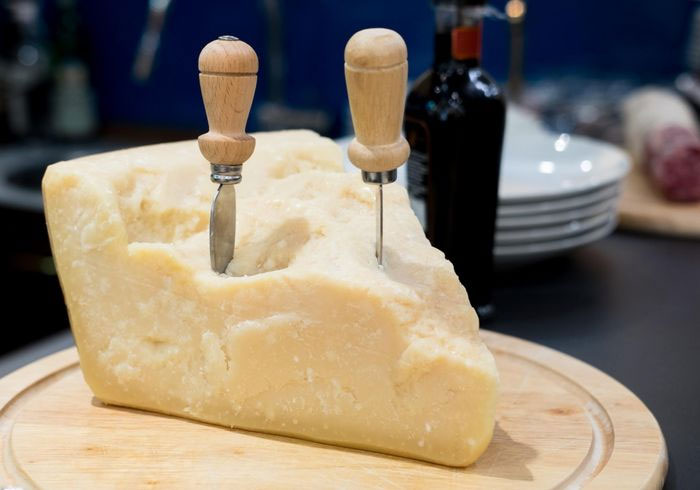 phomai-parmigiano-reggiano-1-1 Phô mai Parmesan