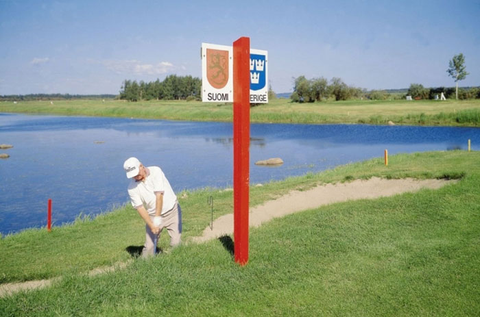 Bạn thậm chí có thể chơi golf trên biên giới giữa Thụy Điển và Phần Lan.