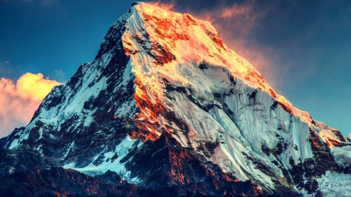 Biên giới giữa Nepal và Trung Quốc đi ngang qua đỉnh Everest.