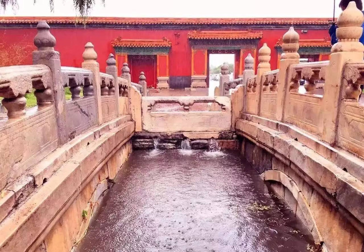 Hệ thống thoát nước 600 năm vẫn chạy tốt của Tử Cấm Thành.