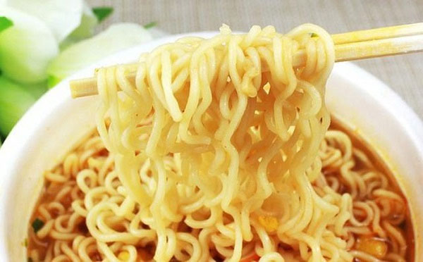 mi-an-lien-3 Ăn mì tôm thường xuyên có thể gây mất cân bằng dinh dưỡng.