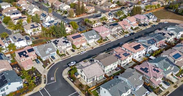 Pin mặt trời khiến giá điện âm ở California