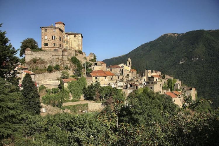 Làng Balestrino, Italy
