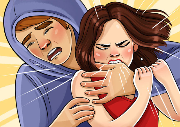 Bị tấn công ngoài đường
