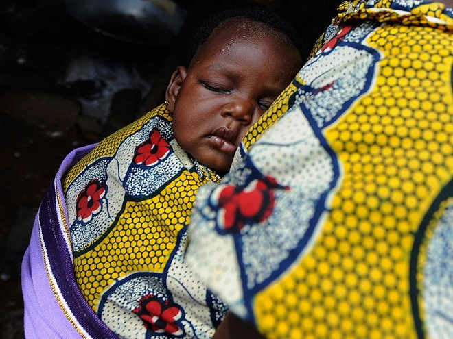 Đừng bao giờ hôn một đứa trẻ người Nigeria lên môi.