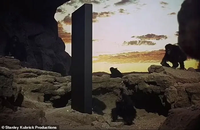 hop-den-trai-dat Chiếc hộp đen xuất hiện trong phim "2001: A Space Odyssey"