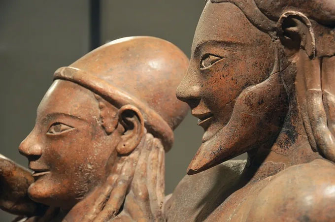 nguoi-etruscan-1 Cỗ quan tài hình người "vợ chồng Etruscan Sarcophagus"