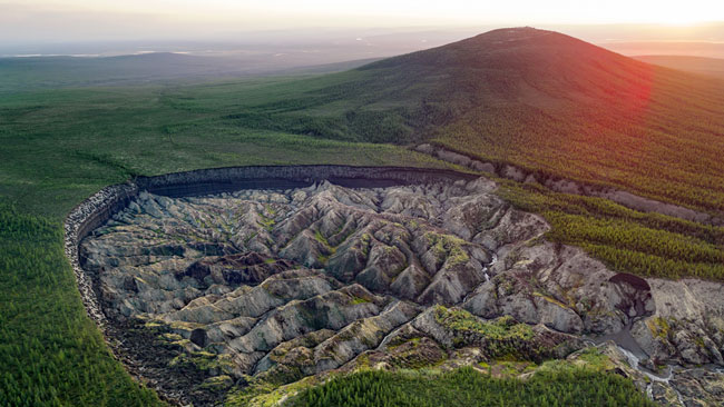 Kỳ thực, "con nòng nọc" mà NASA chụp được chính là hố tử thần Batagaika ở Siberia