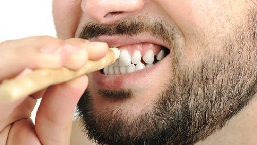 Một số nước Hồi giáo và châu Phi ngày nay vẫn có thể dùng nhánh meswak nhỏ để làm sạch răng 8 phát minh quan trọng của người Hồi giáo