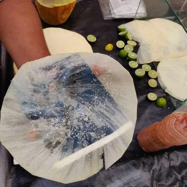 ram-kand-mool-2 Món ăn vặt được nêm cùng đường và chanh.