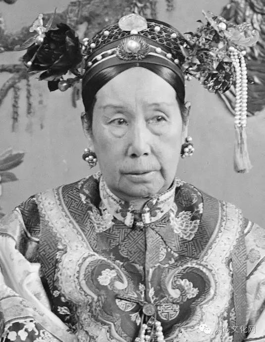 Chân dung Từ Hy Thái hậu lúc về già.