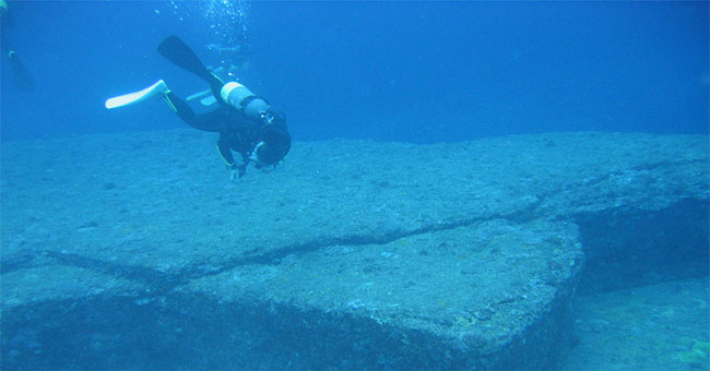 Thành phố kim tự tháp gây tranh cãi ngoài khơi Nhật Bản