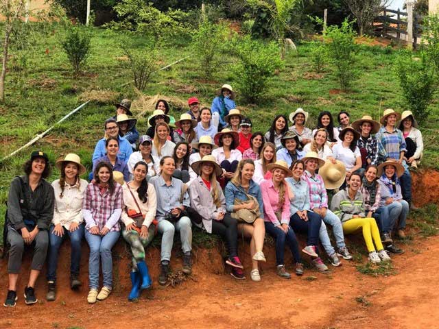 Thật tuyệt vời khi tất cả phụ nữ cùng làm việc ở đây.