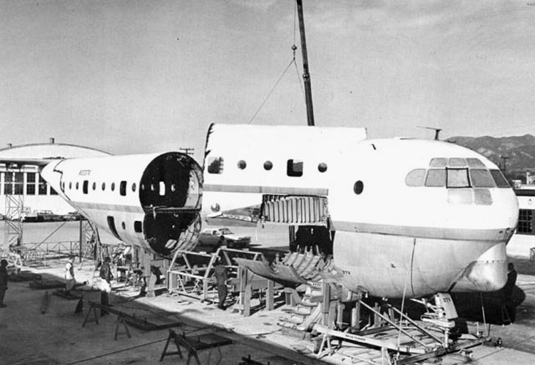 Công ty của Conroy đã thực hiện màn "lột xác" cho chiếc Boeing 377 để cho ra đời "bà bầu biết bay" Aero Spacelines Pregnant Guppy. Công ty của Conroy đã thực hiện màn "lột xác" cho chiếc Boeing 377 để cho ra đời "bà bầu biết bay" Aero Spacelines Pregnant Guppy.
